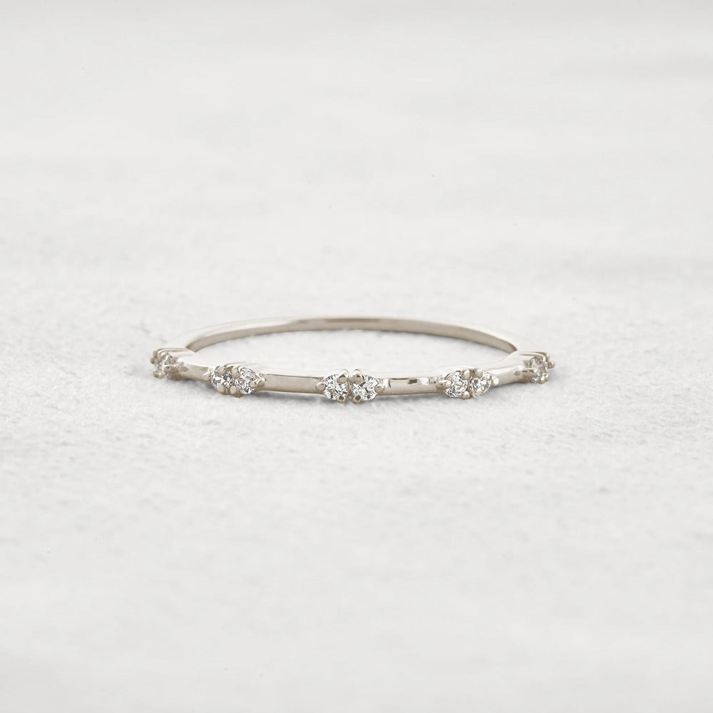 Unique Style Round Cut Moissnaite Diamond Wedding Band