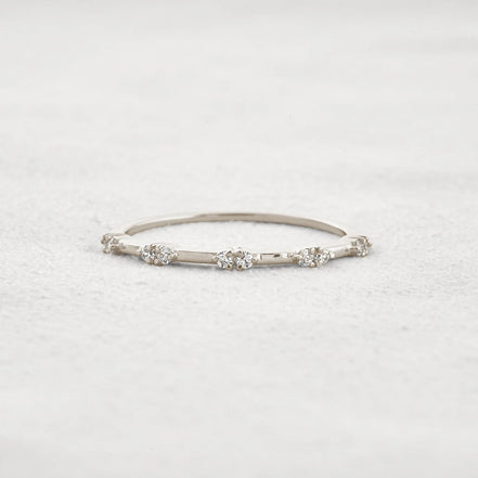 Unique Style Round Cut Moissnaite Diamond Wedding Band