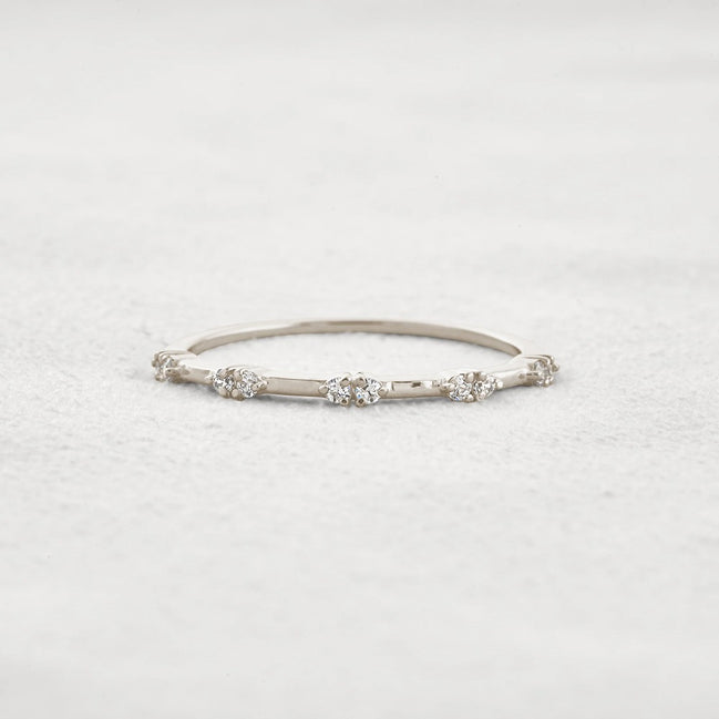 Unique Style Round Cut Moissnaite Diamond Wedding Band