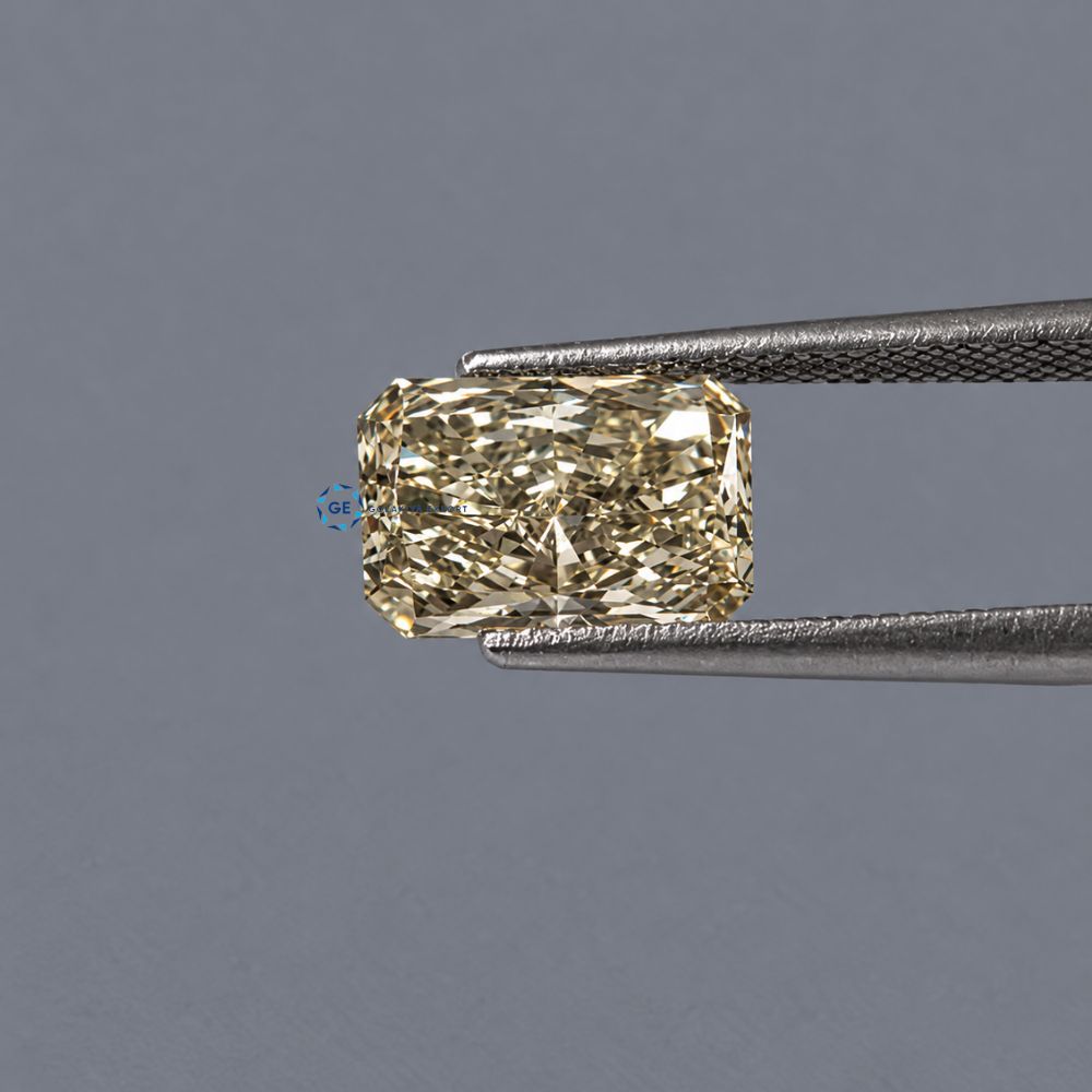IGI Certified Radiant Cut Lab Grown Diamond, CVD Diamond For Jewelry Making