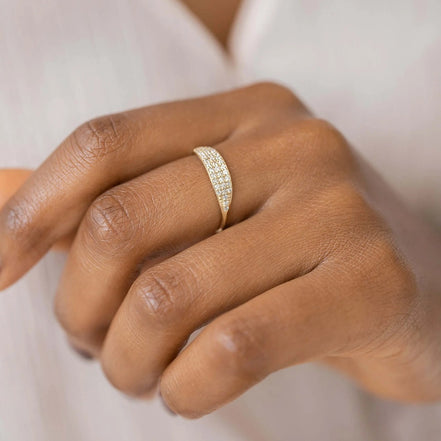 Round Cut Moissanite Unique Wedding Band For Women