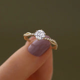 VVS1 Moissanite Round Cut Twisted Wedding Ring