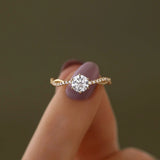 VVS1 Moissanite Round Cut Twisted Wedding Ring