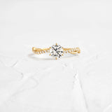 VVS1 Moissanite Round Cut Twisted Wedding Ring