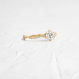 VVS1 Moissanite Round Cut Twisted Wedding Ring