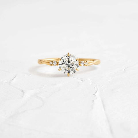 Moissanite VVS1 Twisted Round Cut Wedding Ring