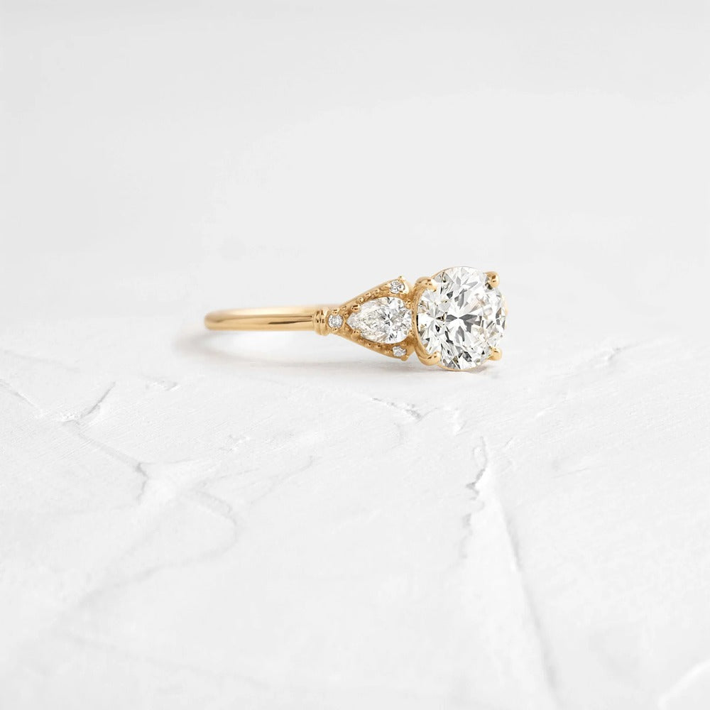 Round Cut Moissanite Colorless Unique Style Wedding Ring