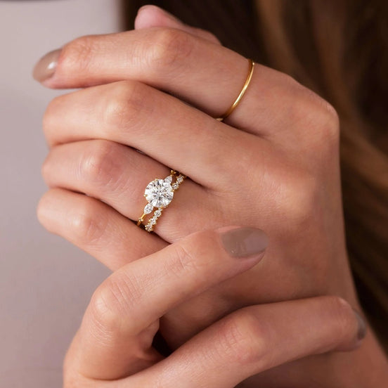 VVS1 Moissanite Round Cut Cluster Engagement Ring