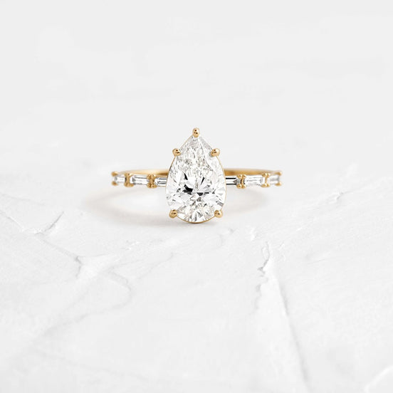 VVS1 Moissanite Pear Cut Fluency Wedding Proposal Ring