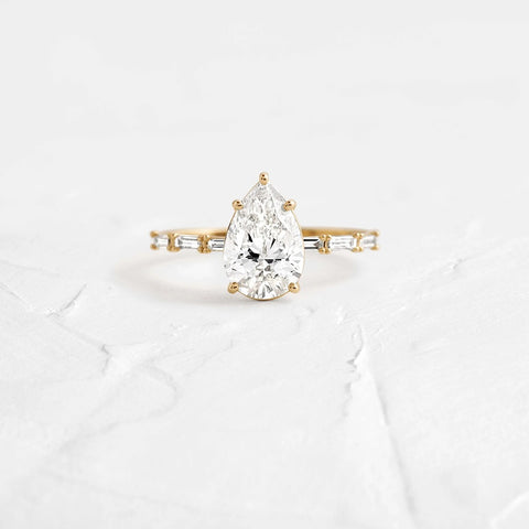 VVS1 Moissanite Pear Cut Fluency Wedding Proposal Ring