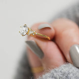 VVS1 Moissanite Vintage Round Cut Engagement Ring
