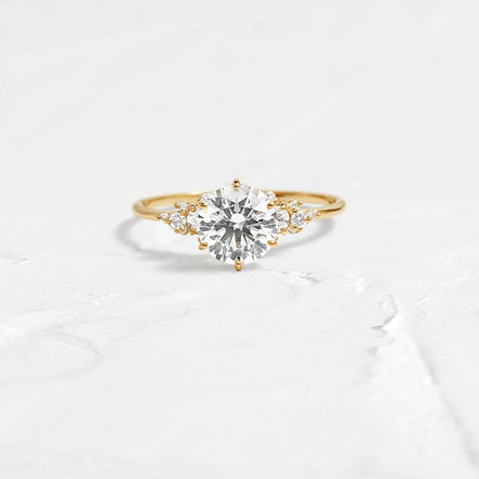 VVS1 Moissanite Vintage Round Cut Engagement Ring