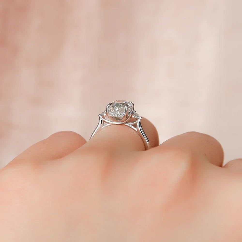 VVS1 Moissanite Oval & Round Cut Three Stone Wedding Ring