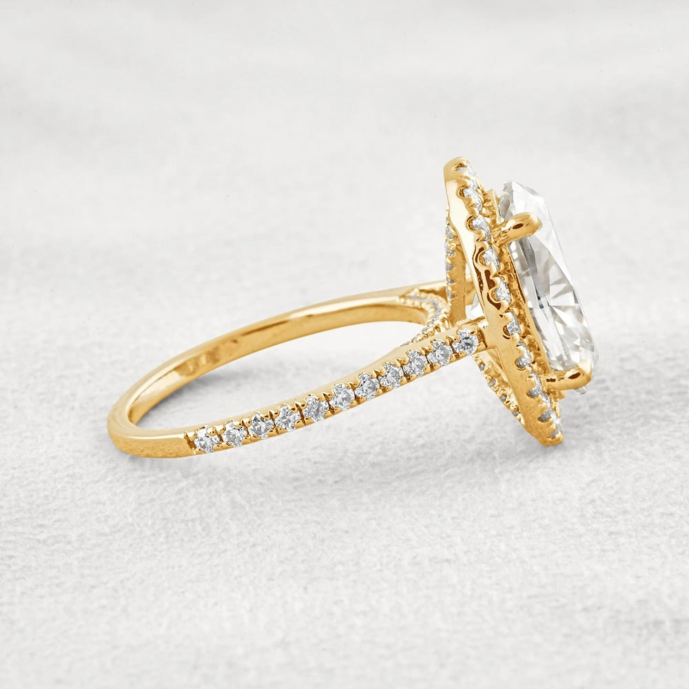 Oval Cut Halo Moissnaite Wedding Ring