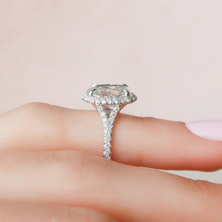Split Shank Colorless Moissnaite Oval Cut Wedding Ring