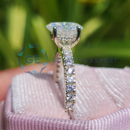 EF Color VVS2/VS1 Clarity Lab Grown Oval Cut Diamond Ring