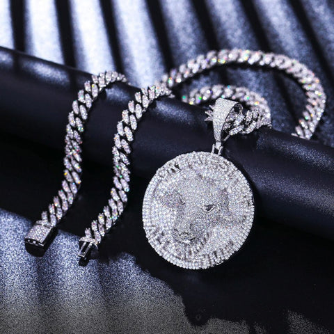 VVS1 Clarity Moissanite Diamond Stylish Wear Pendant
