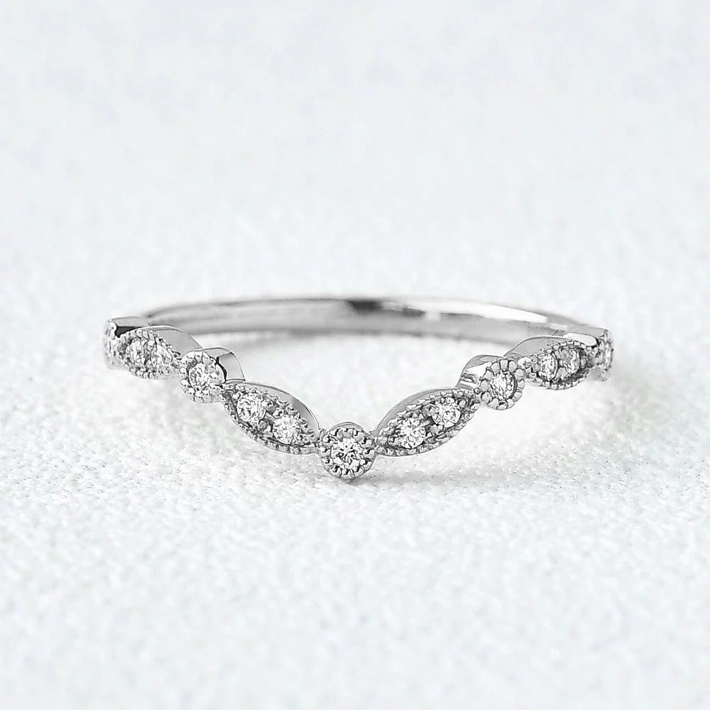 Round Cut Chevron Style Band Valentine Day Gift For Women