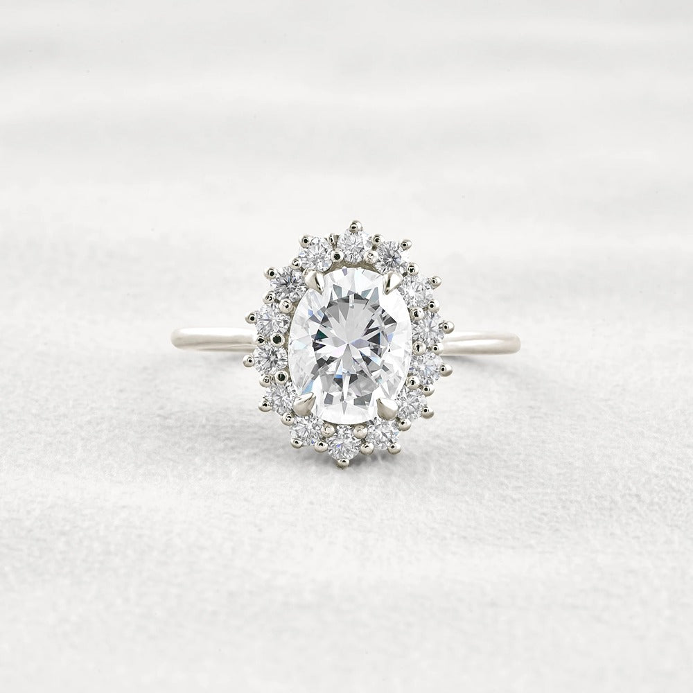 VVS1 Clarity Moissanite Oval Cut Vintage Halo Weeding Ring