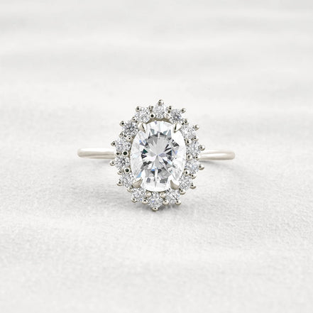 VVS1 Clarity Moissanite Oval Cut Vintage Halo Weeding Ring