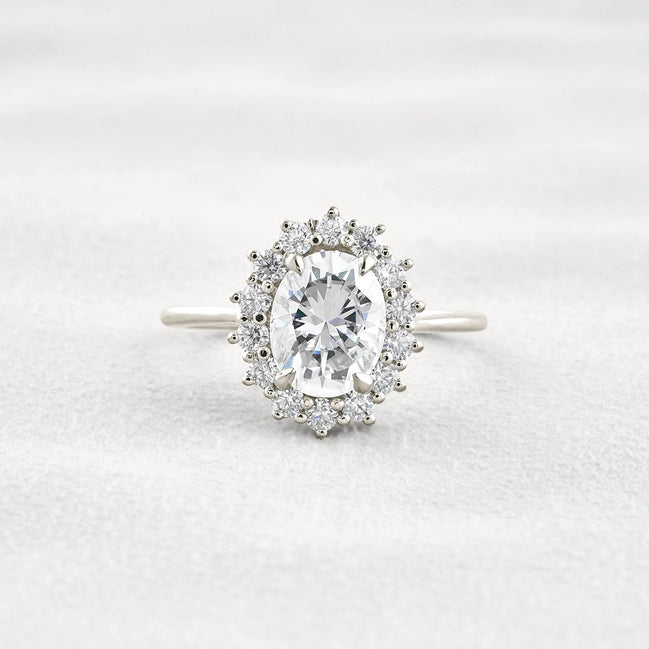 VVS1 Clarity Moissanite Oval Cut Vintage Halo Weeding Ring