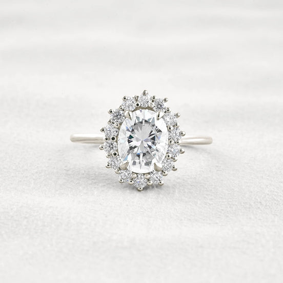 VVS1 Clarity Moissanite Oval Cut Vintage Halo Weeding Ring