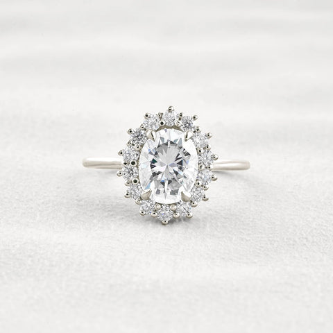 VVS1 Clarity Moissanite Oval Cut Vintage Halo Weeding Ring