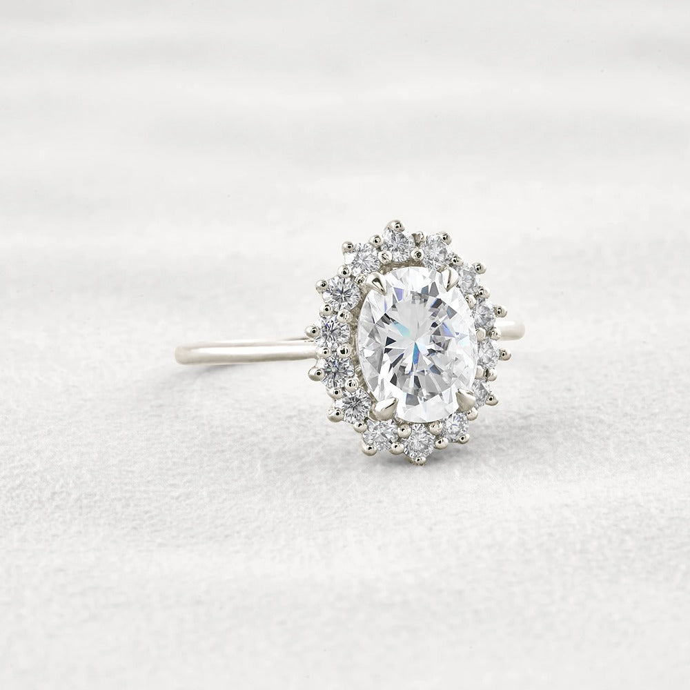 VVS1 Clarity Moissanite Oval Cut Vintage Halo Weeding Ring