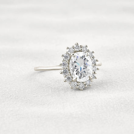 VVS1 Clarity Moissanite Oval Cut Vintage Halo Weeding Ring