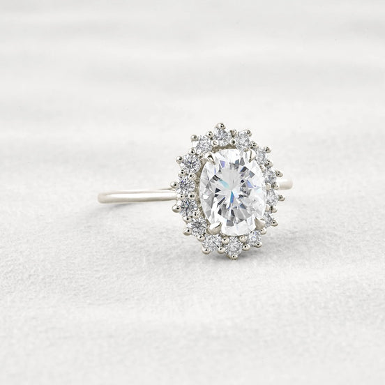 VVS1 Clarity Moissanite Oval Cut Vintage Halo Weeding Ring