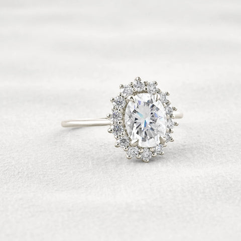 VVS1 Clarity Moissanite Oval Cut Vintage Halo Weeding Ring