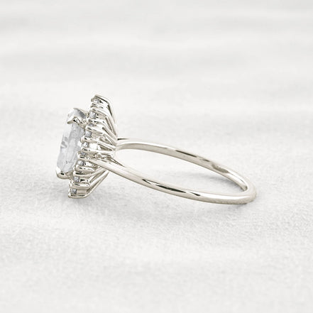 VVS1 Clarity Moissanite Oval Cut Vintage Halo Weeding Ring