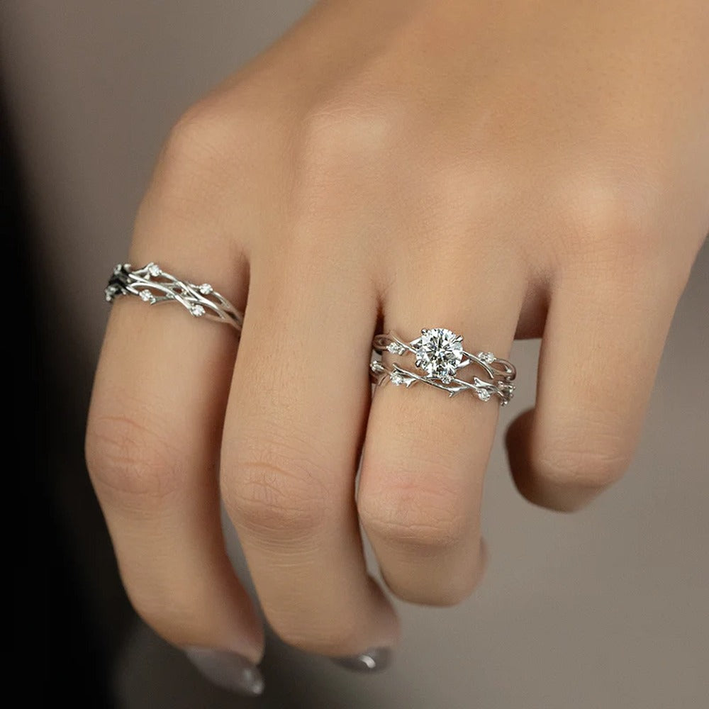 VVS1 Clarity Moissanite Round Cut Unique Style Engagement Ring