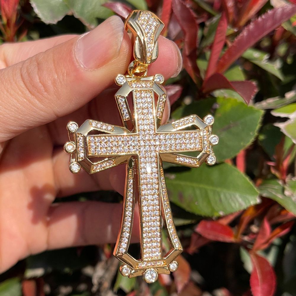Hollow Shape Luxury Moissanite Diamond Pendant
