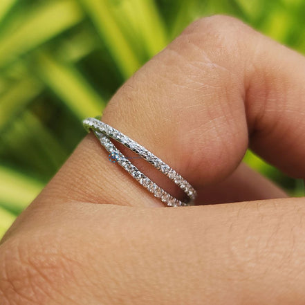 Round Cut Lab Grown Diamond Band Criss Cross Wedding Band