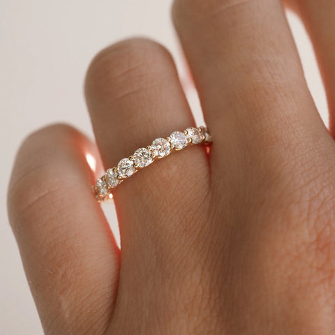 Round Cut VVS1 Clarity Moissnaite Wedding Band