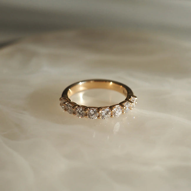 Round Cut VVS1 Clarity Moissnaite Wedding Band