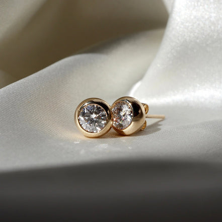 VVS1 Moissanite Round Cut Bezel Set Push Back Stud Earring