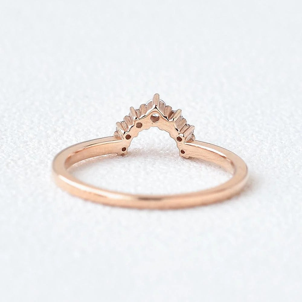 Moissanite Diamond Round Cut Curved Band