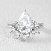Side Accent Pear Cut D Color Moissanite Wedding Ring Set