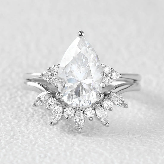 Side Accent Pear Cut D Color Moissanite Wedding Ring Set