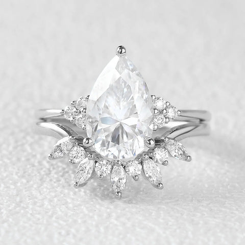 Side Accent Pear Cut D Color Moissanite Wedding Ring Set