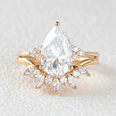 Side Accent Pear Cut D Color Moissanite Wedding Ring Set