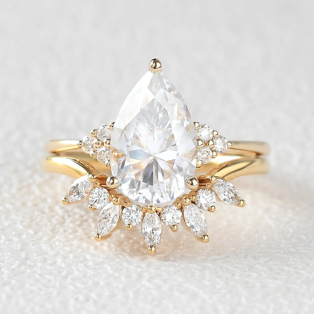 Side Accent Pear Cut D Color Moissanite Wedding Ring Set