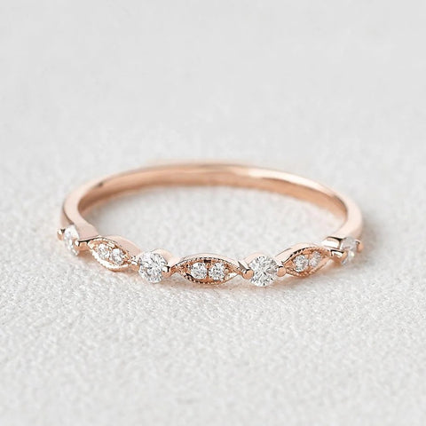 VVS1 Moissanite Round Cut Unique Style Band For Her