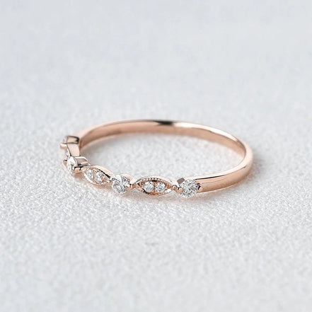 VVS1 Moissanite Round Cut Unique Style Band For Her