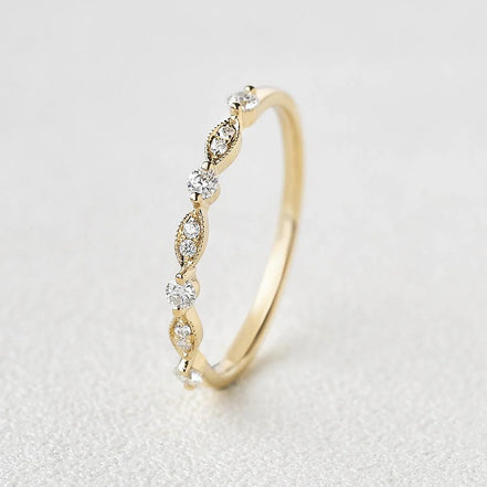 VVS1 Moissanite Round Cut Unique Style Band For Her