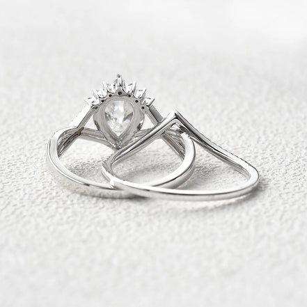 Moissanite Round Cut Twisted Vintage Halo Bridal Set For Women