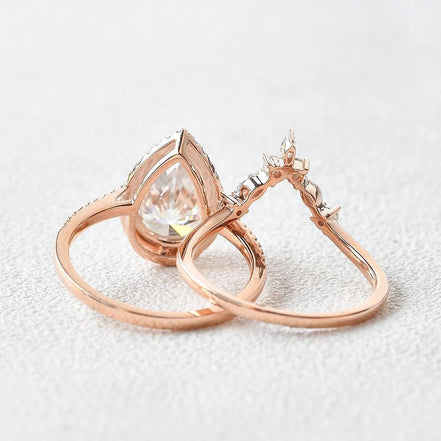 Vintage Halo Pear Cut Colorless Moissanite Ring Set For Bride