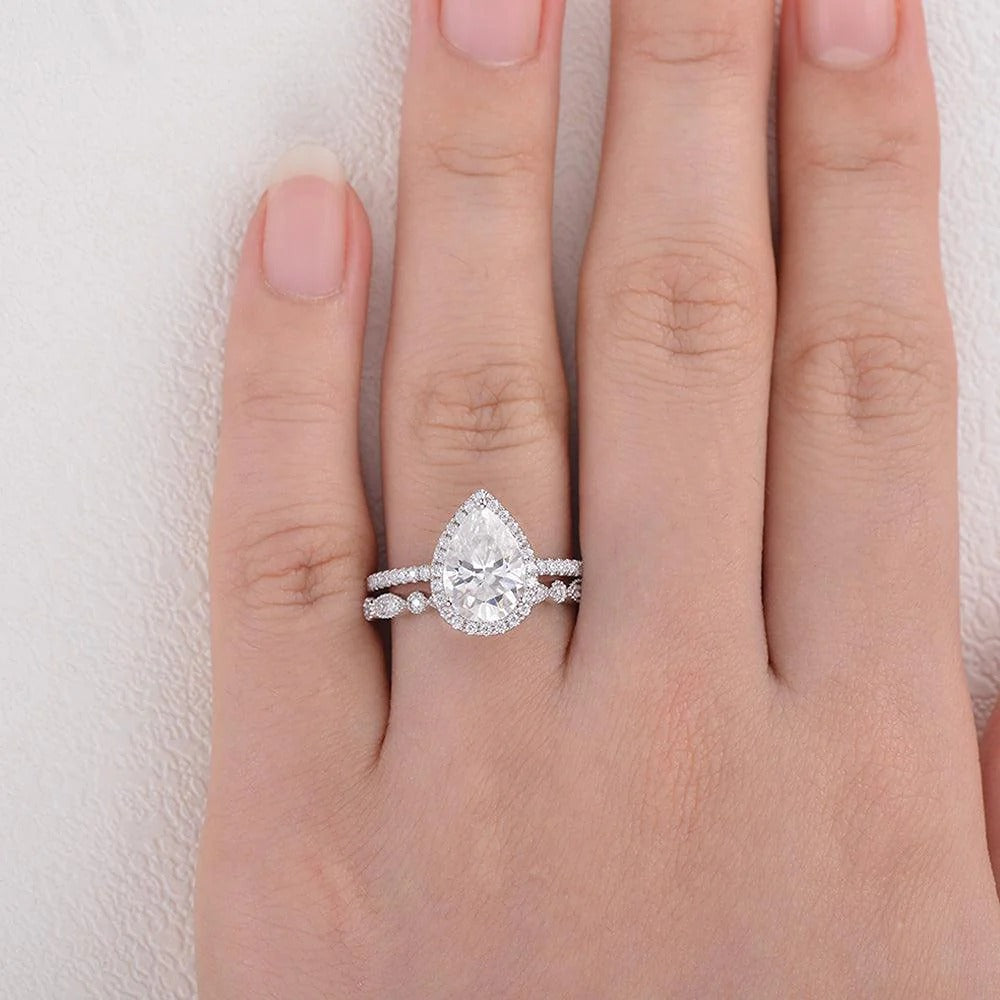 VVS1 Pear Cur Vintage Halo Moissanite Bridal Set For Her
